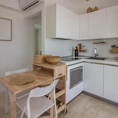 Apartment New Stunning With Parking &pool!