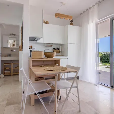 New Stunning With Parking &pool! Apartamento *